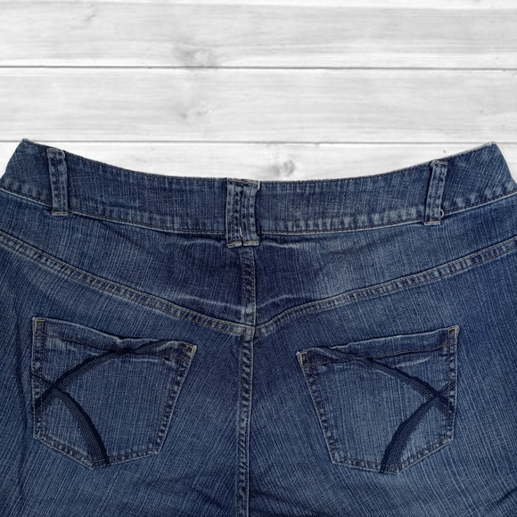 Lane Bryant Women's Distinctly Boot Cut Medium Wash Jeans-‎ Size 18 - Picture 6 of 6